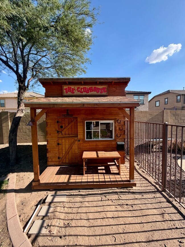 Building Photo - Spacious 6-bedroom, 2.5-bathroom home in Chandler, Welcome to the family friendly community of Su...