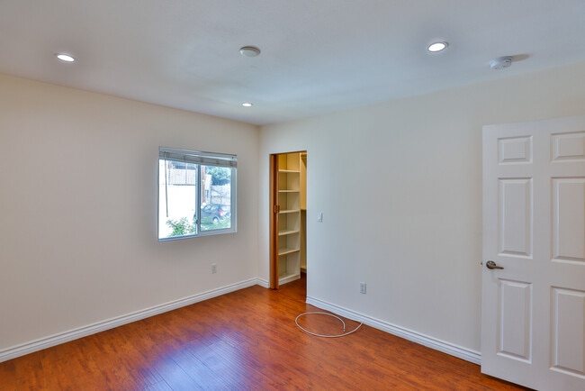 Building Photo - 141 N New Hampshire Ave