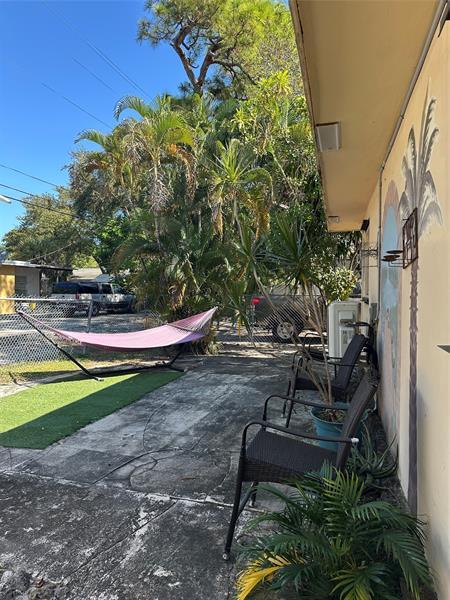 Building Photo - 205 SE 22nd St