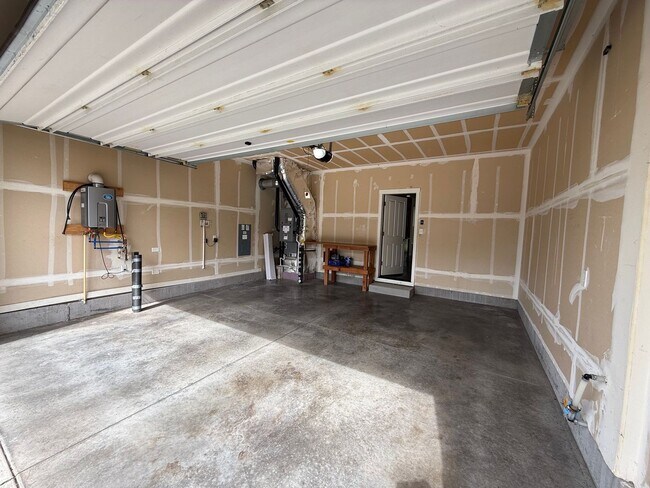 Building Photo - Gorgeous 4Bd/2.5Ba Craftsman Home in East Vancouver!