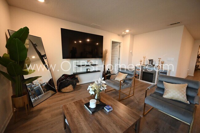 Building Photo - 4 Bed Crestview Home