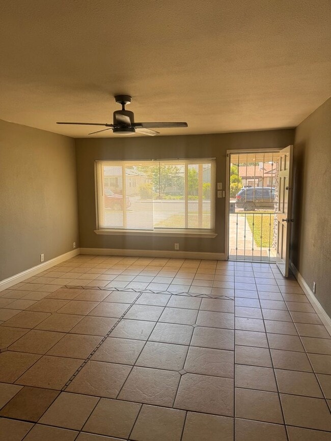 Building Photo - Beautifully Updated 4/2 in Old Fig