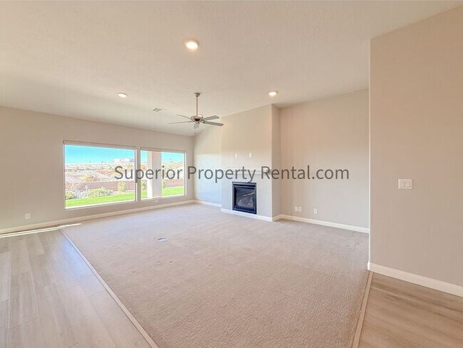 Building Photo - Gorgeous 3 bed, 3.5 bath 3 car garage home with views