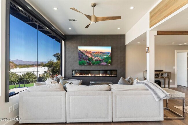 Building Photo - 4401 E Sunset Dr