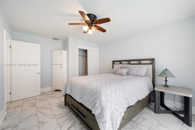 Building Photo - 112 Milton St