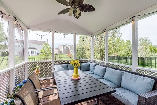 Building Photo - Stunning 6 Bed 3.5 Bath Carmel Home With Finished Basement an Fenced Yard!