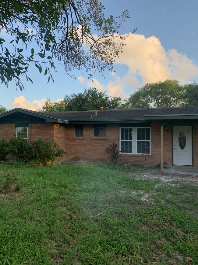 Building Photo - 2302 E Bowie Ave