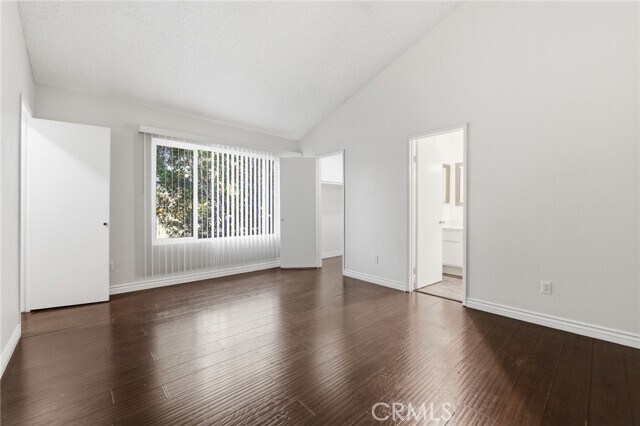 Building Photo - 8633 Balboa Blvd