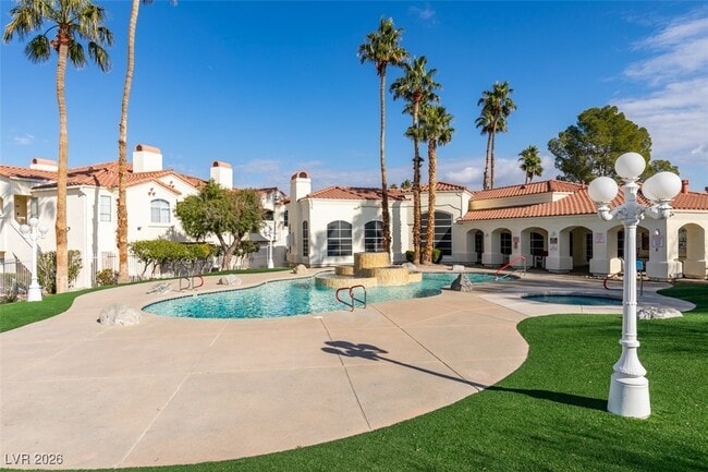 Building Photo - 698 S Racetrack Rd