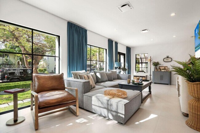 Building Photo - 151 NE 43rd St