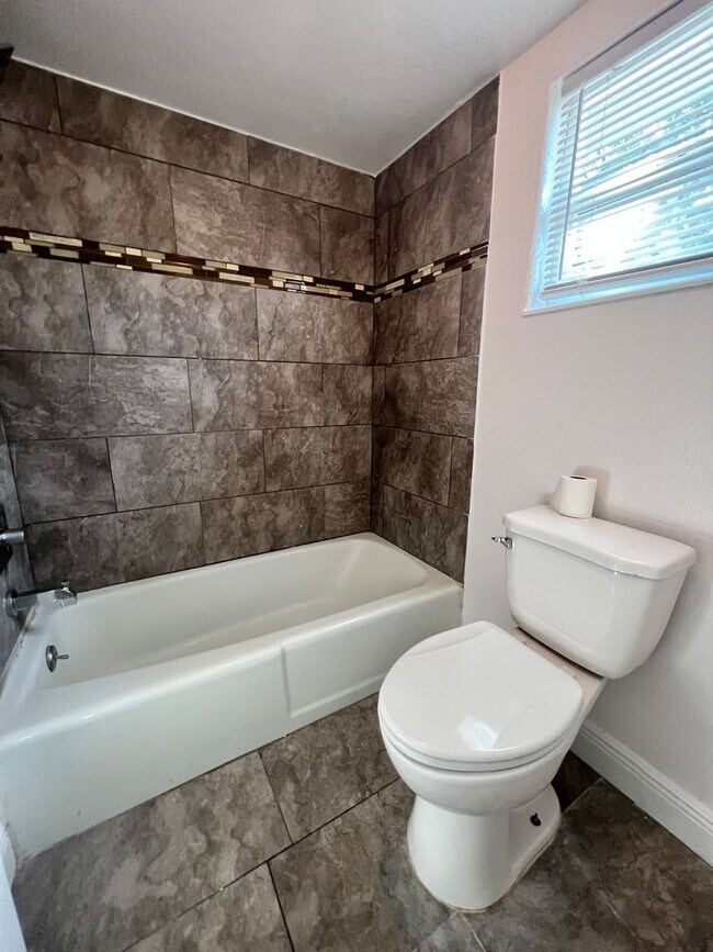 Building Photo - 4042 Audubon Dr
