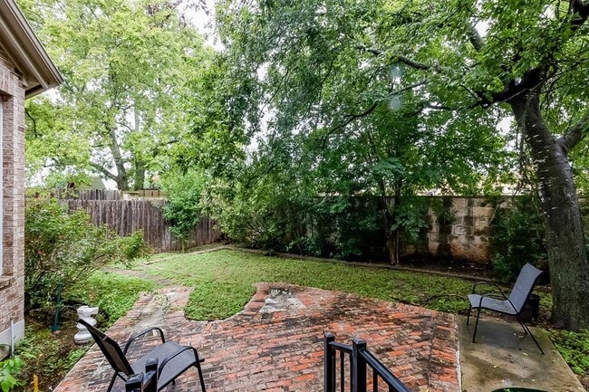 Building Photo - 11608 Spicewood Pkwy