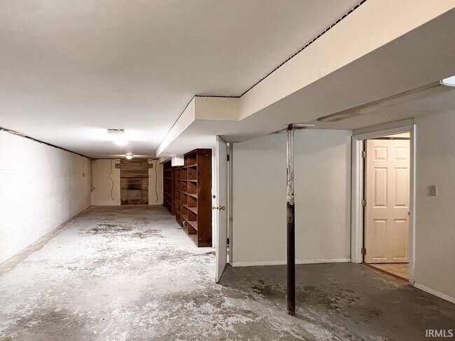 Building Photo - 2519 E 7th St