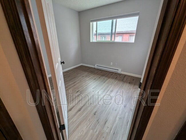 Building Photo - 319 N Park St