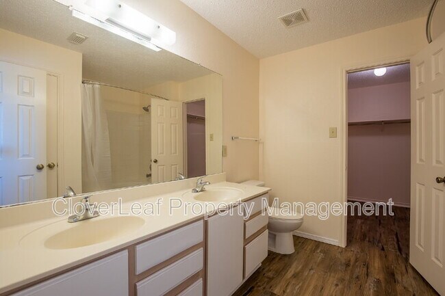 Building Photo - 1045 Stone Trail