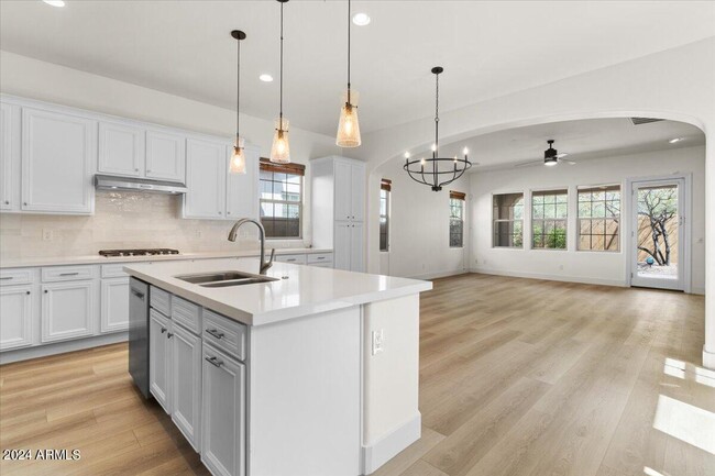 Building Photo - 9356 E Horseshoe Bend Dr