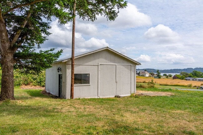 Building Photo - 2 Bed 2 Bath Country Home with Penn Cove View on 2.5 Acres