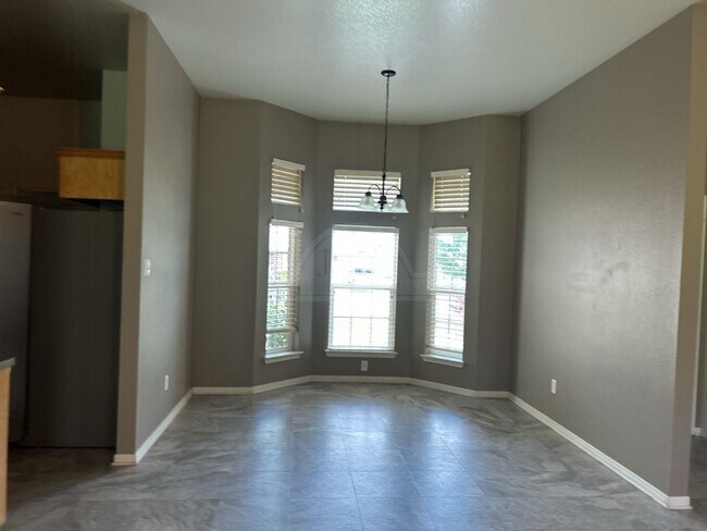 Building Photo - 9911 Diana Dr