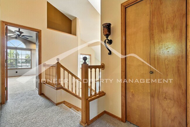 Building Photo - Stunning Home with Central AC and 2-Car Ga...