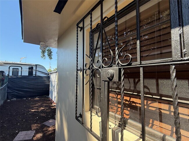 Building Photo - 1048 NW 32nd Pl