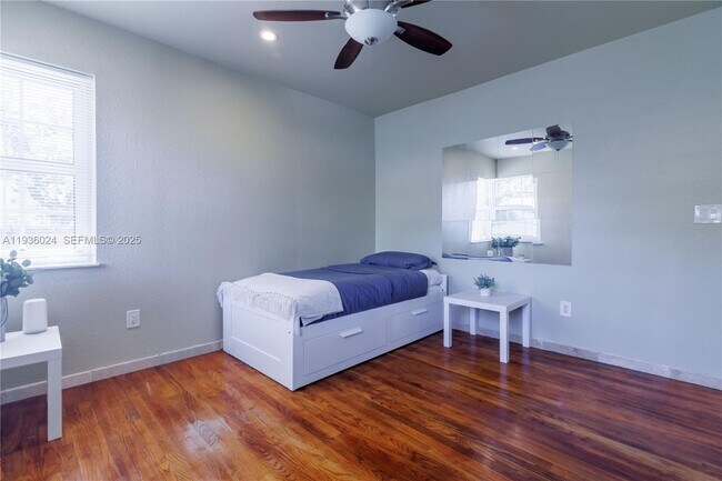 Building Photo - 250 NE 48th St