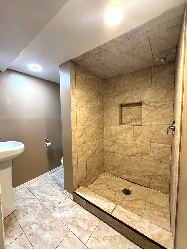 Building Photo - 3133 21st Pl