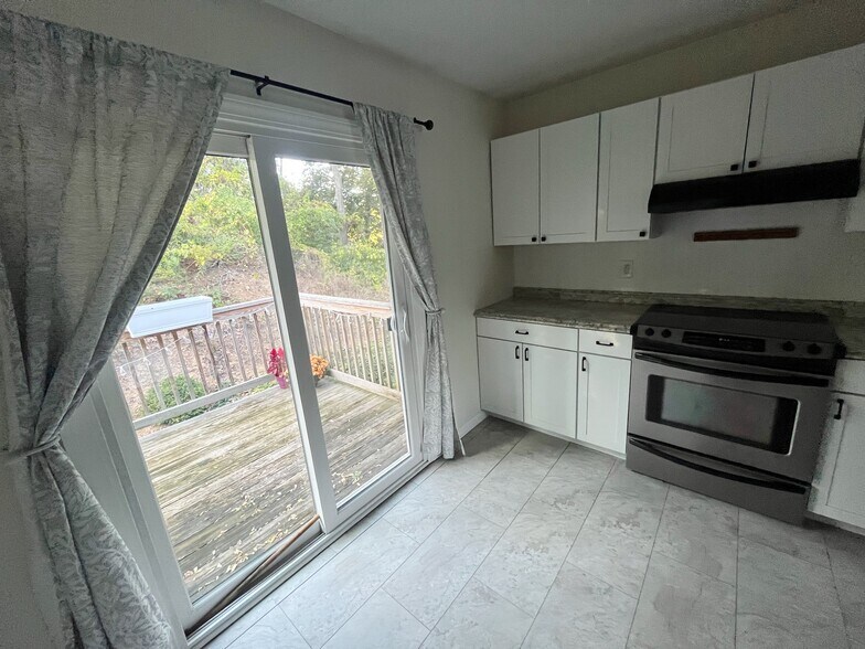 Building Photo - 25A Pine Ln