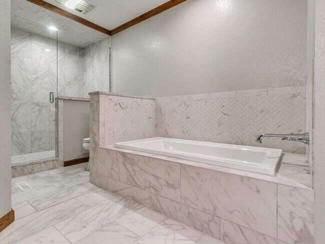 Building Photo - *Rare Find* Stunning Brookhaven 4 Bed 2.5 ...