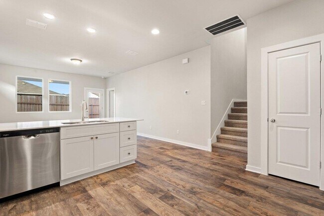 Building Photo - 2310 Castillo Dr
