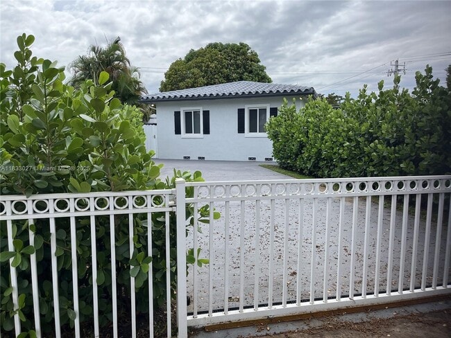 Building Photo - 600 Forrest Dr
