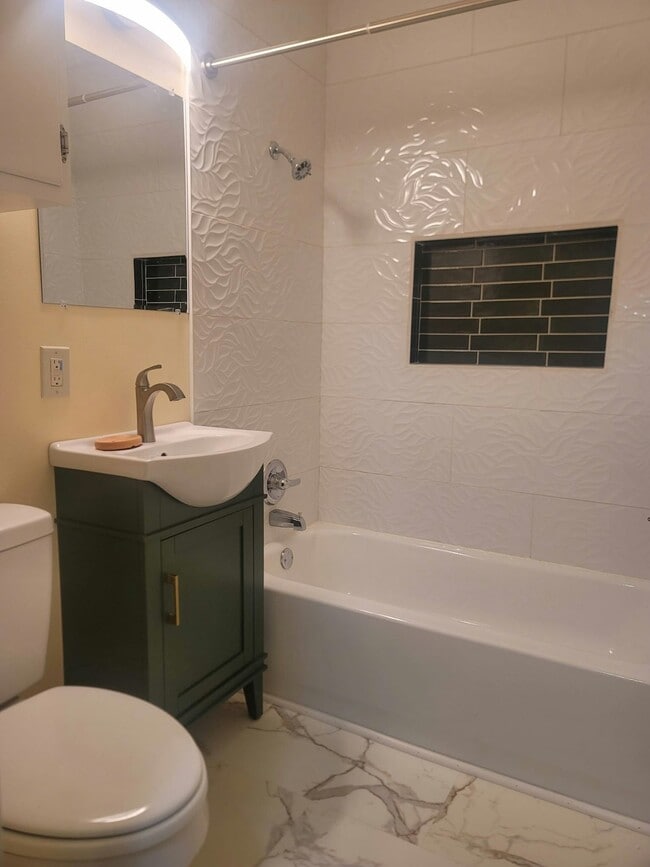 Building Photo - 5733 E Skinner St