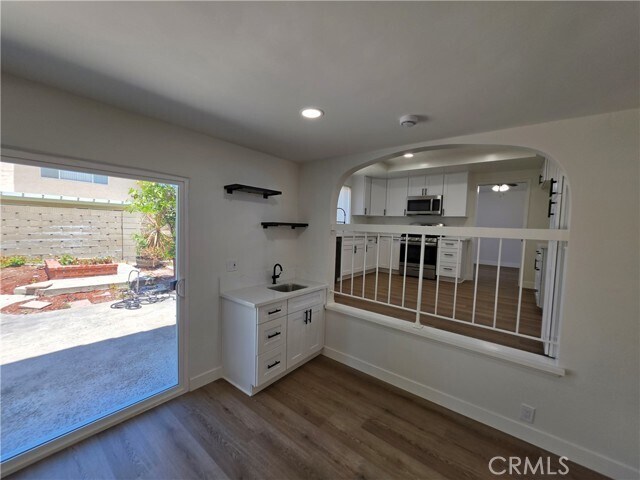 Building Photo - 8831 Sailport Dr