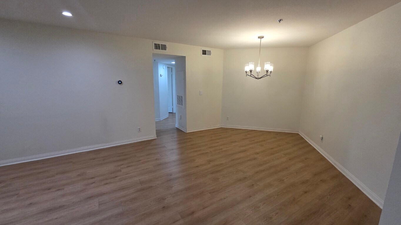 Building Photo - 697 Sutton Crest Trl