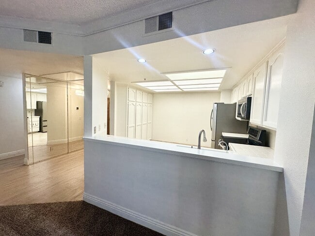 Building Photo - 5865 Friars Rd