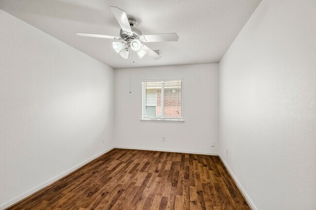 Building Photo - 3211 Falcon Trail Dr