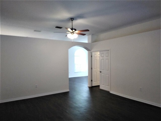 Building Photo - 1443 Baythorn Dr