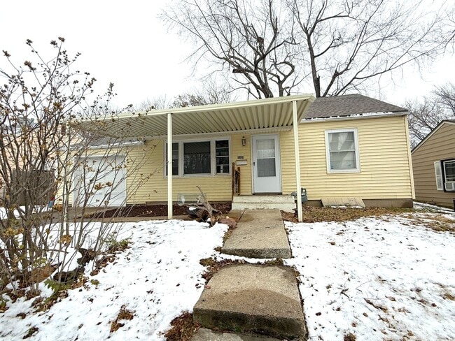 Primary Photo - Cute Two Bedroom Home