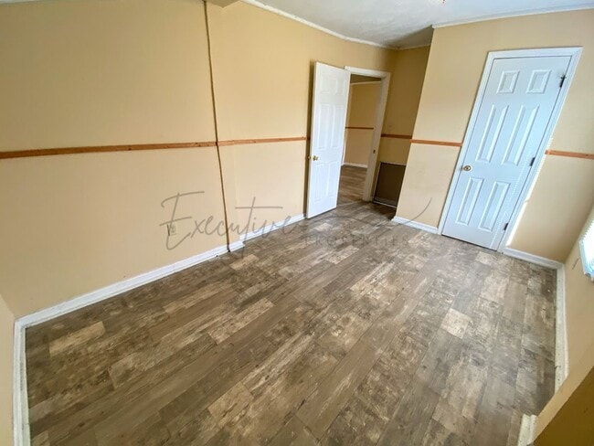 Building Photo - 2-Bed, 1-Bath Home in Lake Charles - Deposit-Free Move-In Option Available!