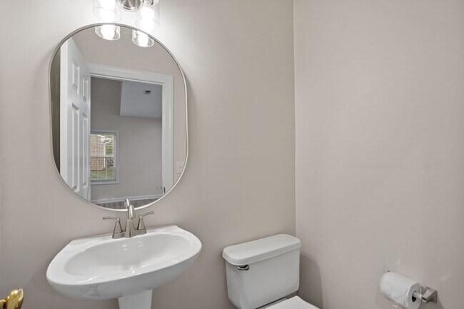 Building Photo - 3301 Philmont Dr