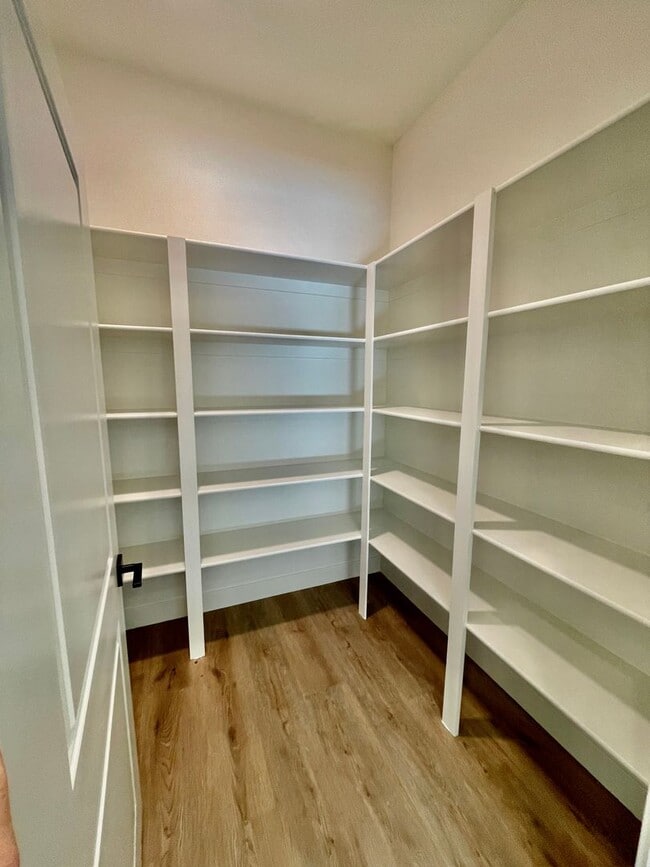 Building Photo - Beautiful Three Bedroom Home in Desert Cliffs