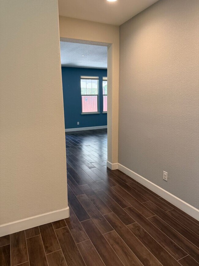 Building Photo - 4668 Lue Ln