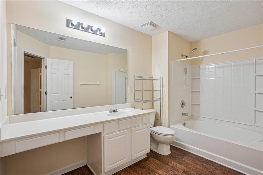 Building Photo - 529 Lantern Wood Dr