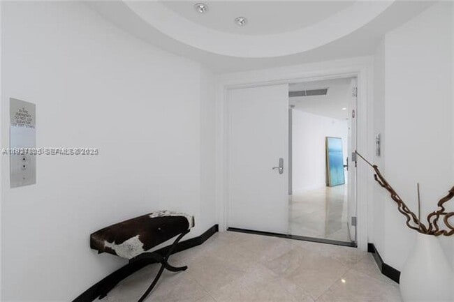 Building Photo - 17001 Collins Ave