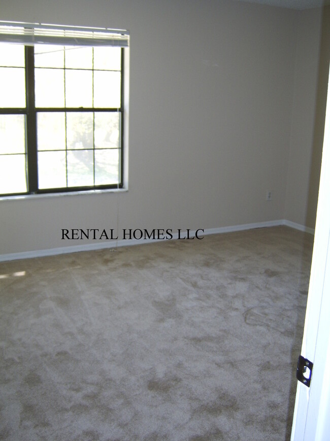 Building Photo - Two Story Townhome in Winter Park, Tile Th...