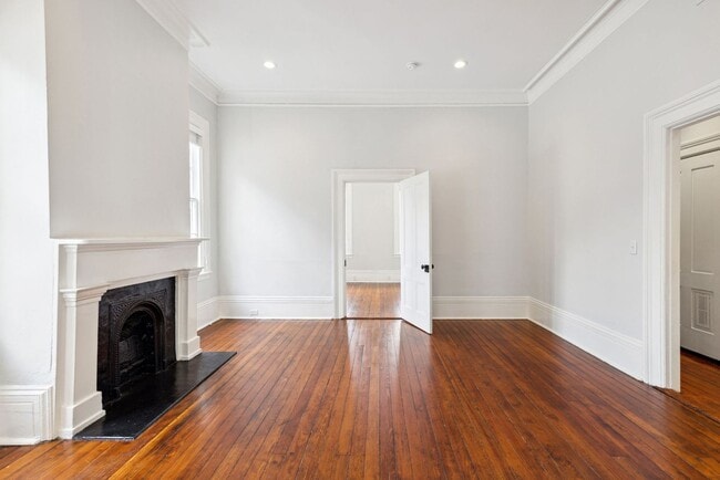 Building Photo - Historic One Bedroom Apartment in Downtown Savannah