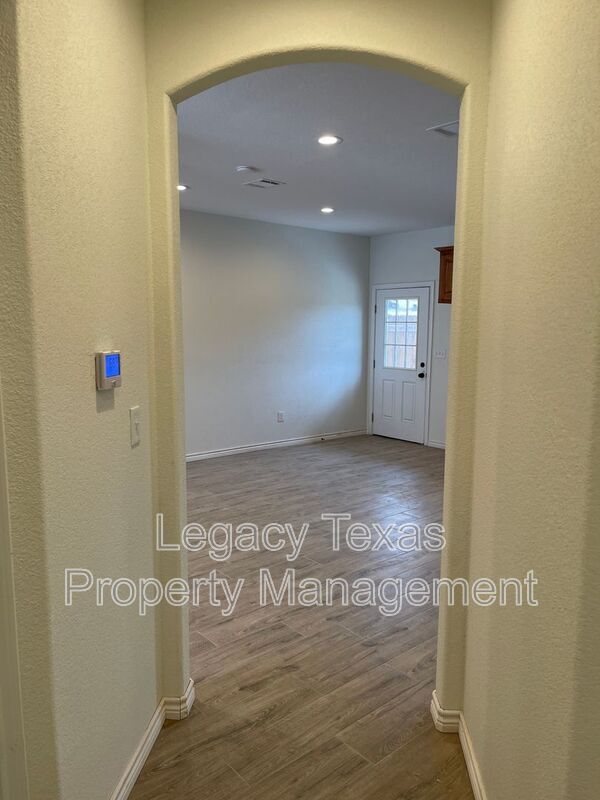 Building Photo - 2321 CR 704