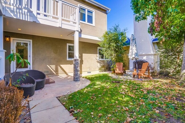 Building Photo - Beautiful 4 Bed/4 Bath Family Home w/pool Available Now!!