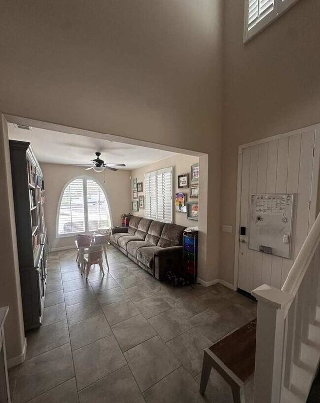 Building Photo - Stylish 4BR/3BA Home in Rosetta Canyon wit...