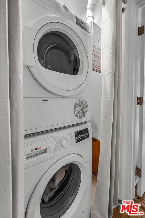 Building Photo - 8207 Stewart Ave