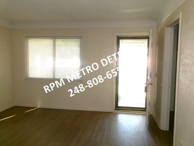 Building Photo - MOVE IN READY BUNGLOW IN BERKLEY